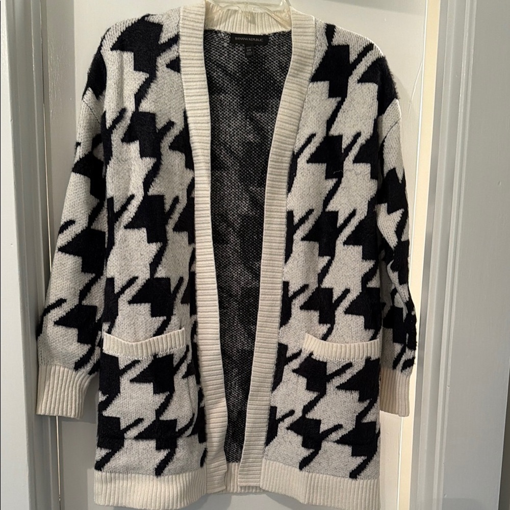 Banana Republic Black and White Houndstooth Cardigan